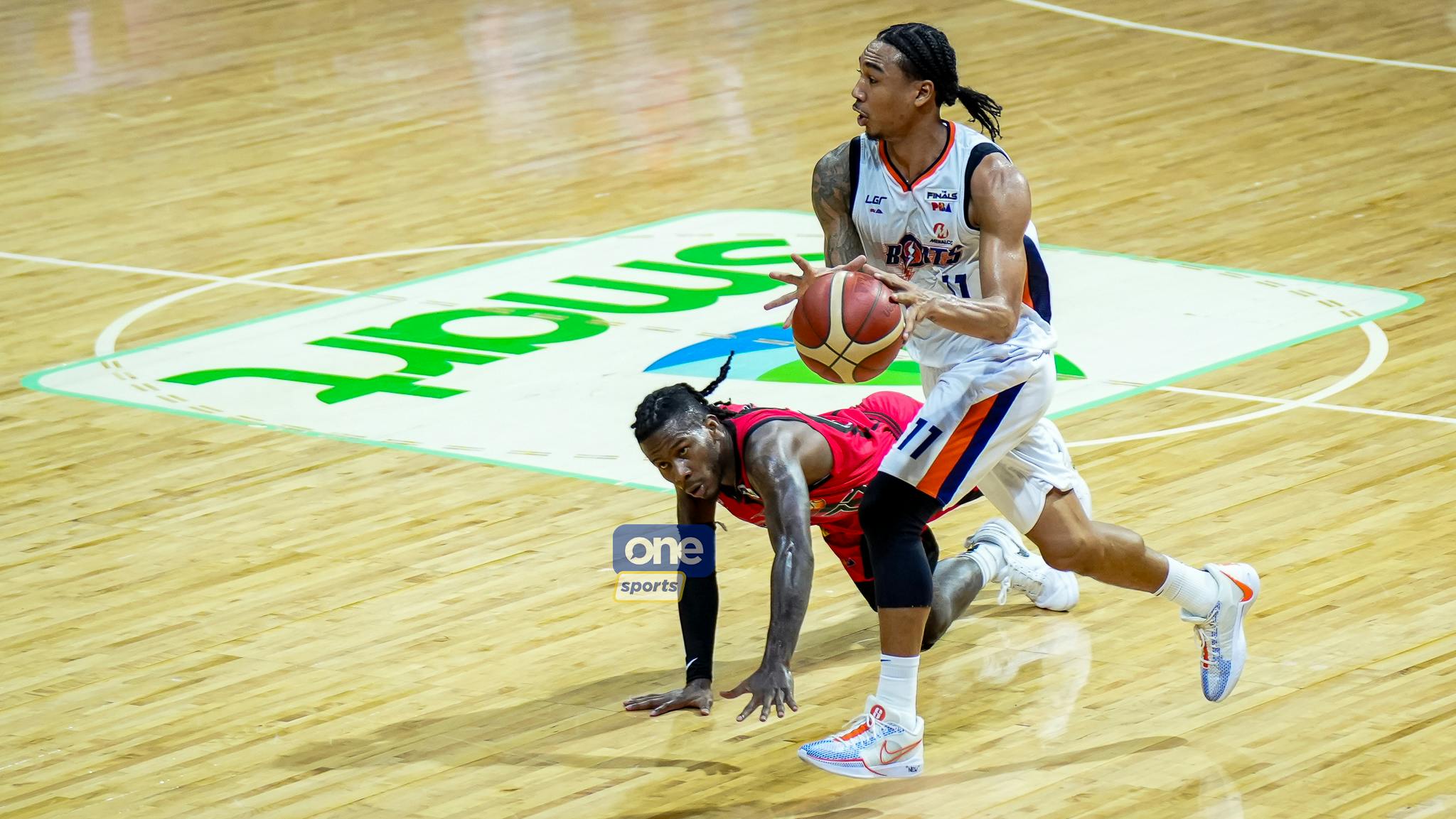 PBA: Chris Newsome comes up clutch as Meralco outlasts San Miguel to seize 2-1 Finals lead