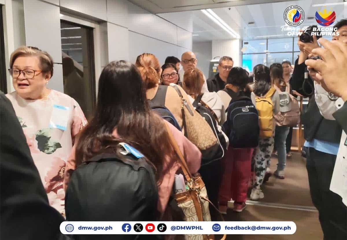 24 Pinoys Held In Russia Back In Philippines
