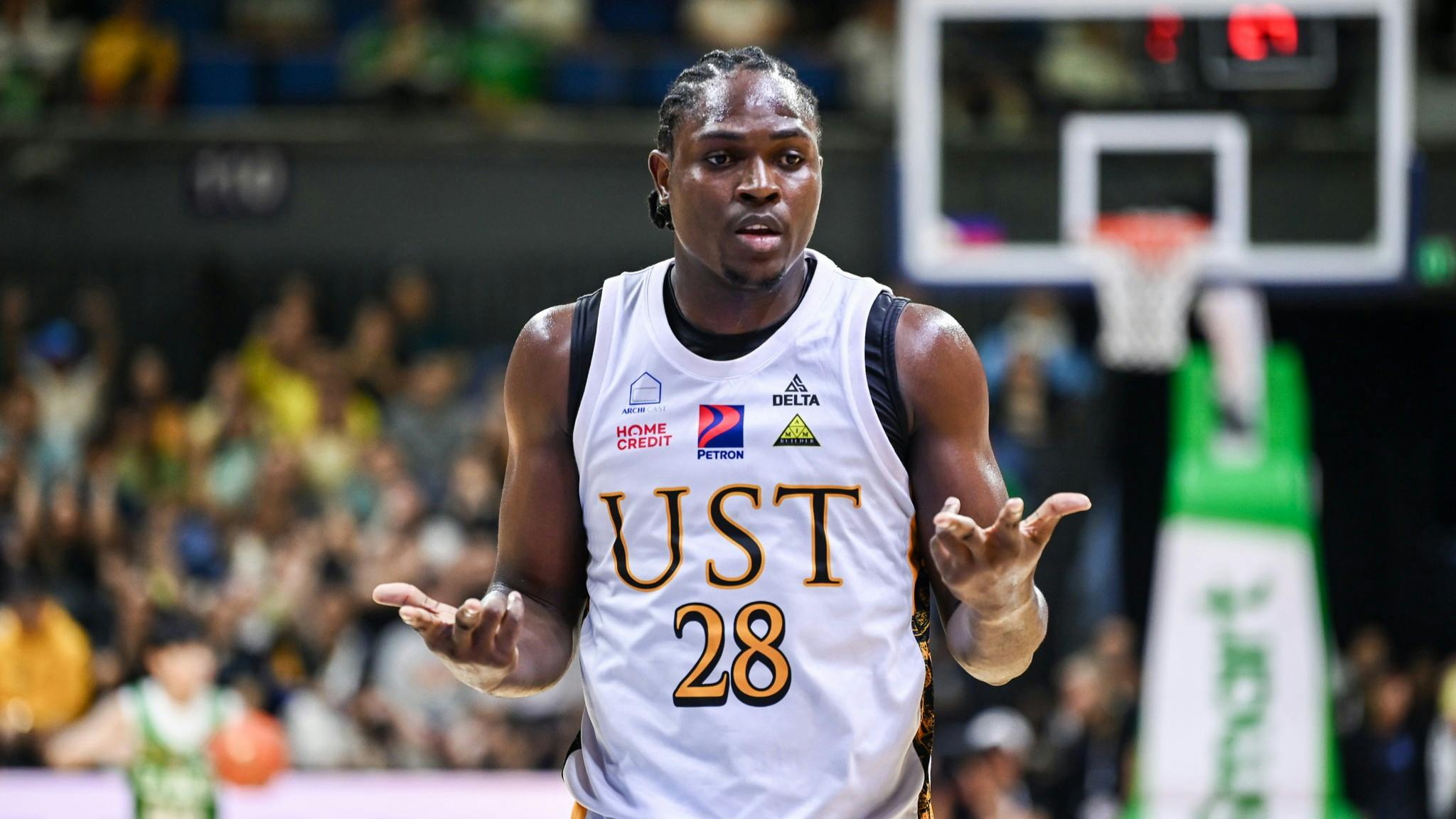 UST’s Collins Akowe earns praise from DLSU vet Mike Phillips after 1st round duel in UAAP