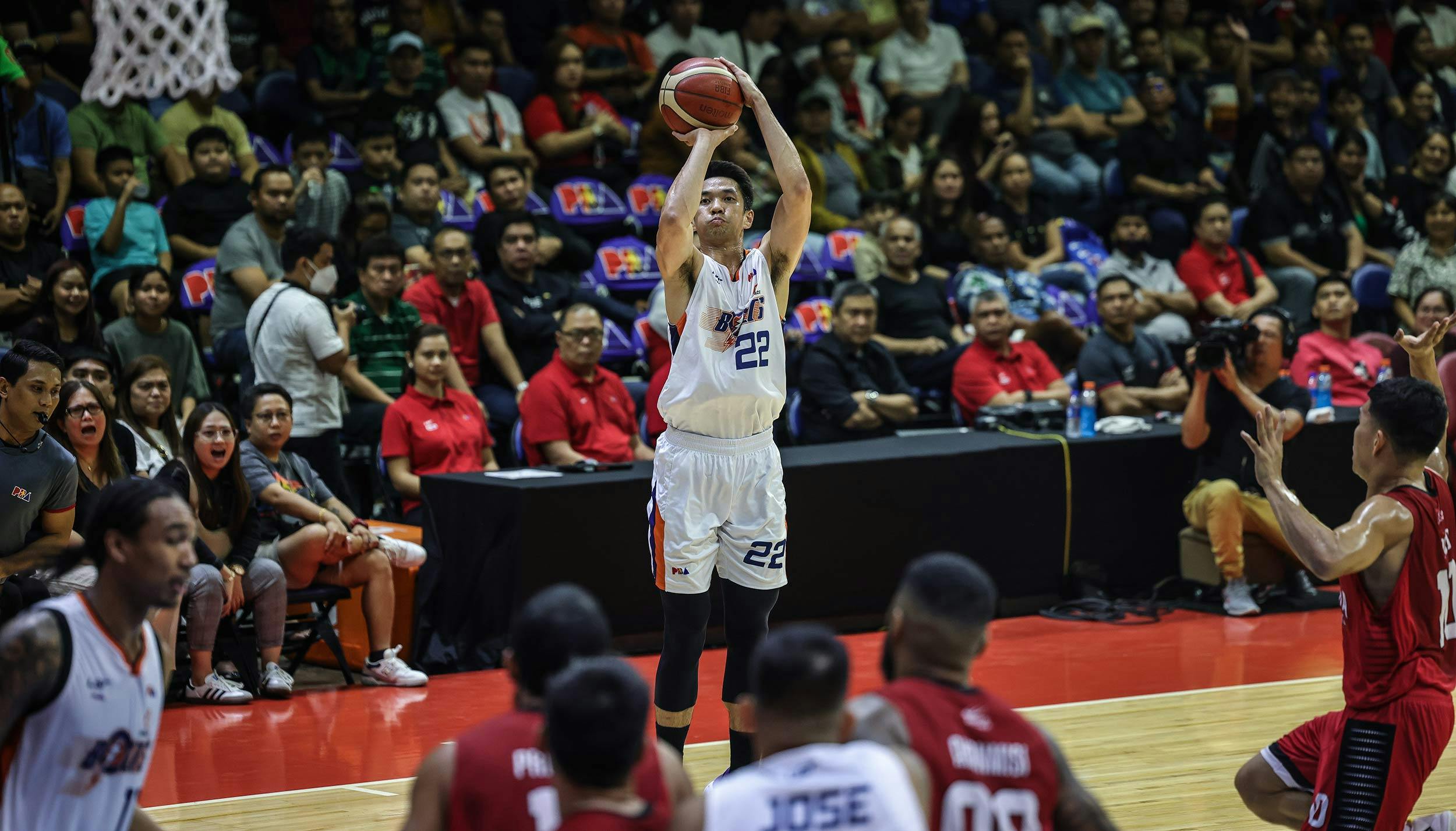 PBA: Allein Maliksi, Chris Newsome come up clutch as Meralco edges Ginebra, forces do-or-die Game 7