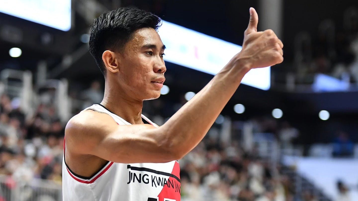 Former PBA import has hilarious reaction after his teammate Rhenz Abando  dunks on him | OneSports.PH