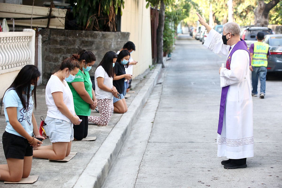 Duterte Seeks Unity Prayer As Ecq Extension To Take Further Toll On Economy People Onenews Ph