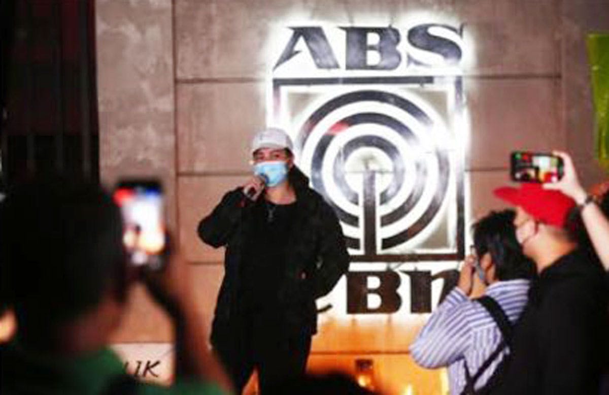 Like In Elections, Political Lines Drawn In ABS-CBN Voting; Should Congress Continue Granting Franchises?