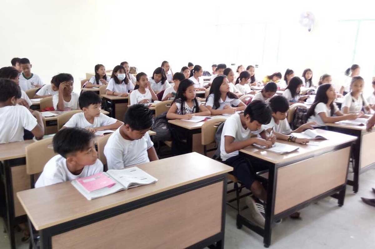 Neutral Desks Law The Cost Of Replacing School Armchairs Onenews Ph