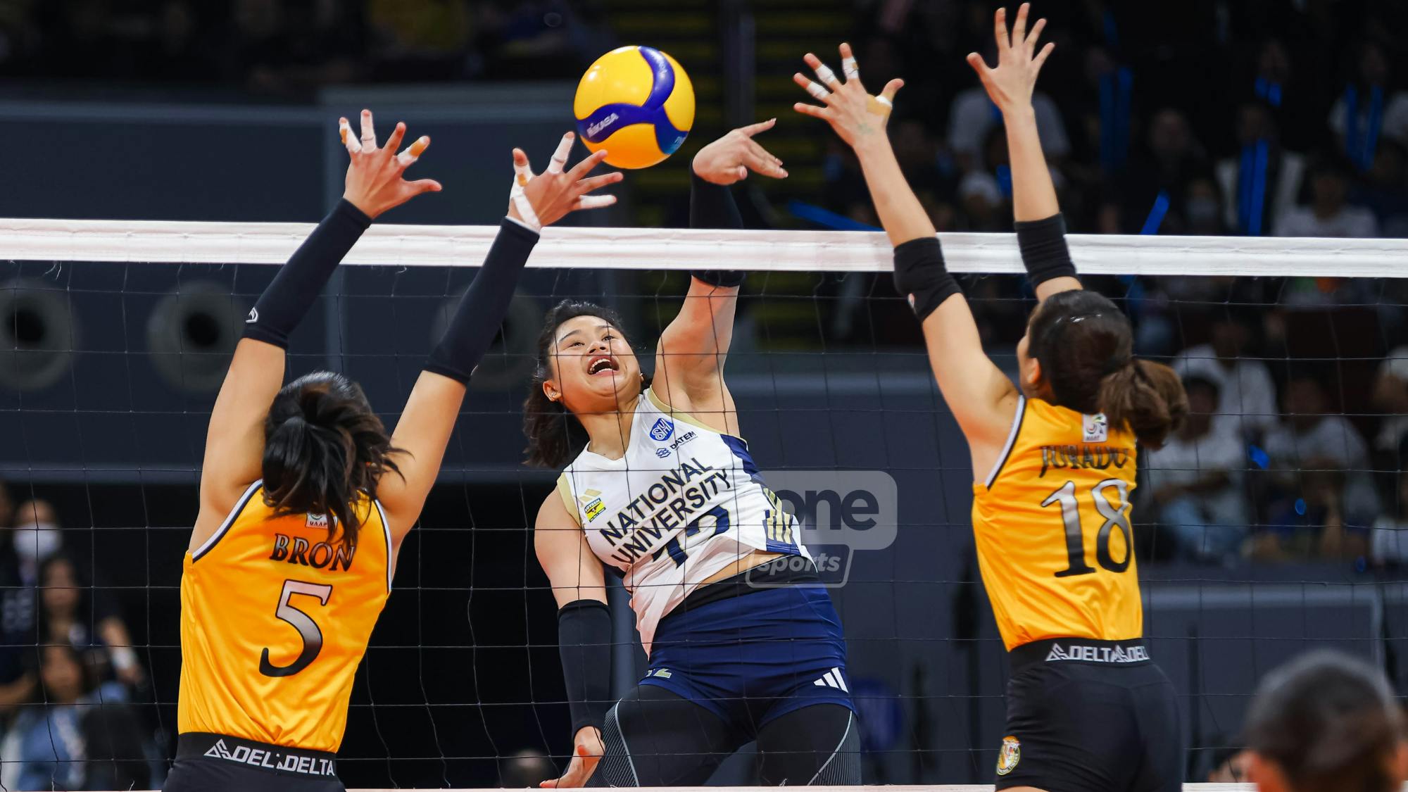 Defending champ NU douses UST