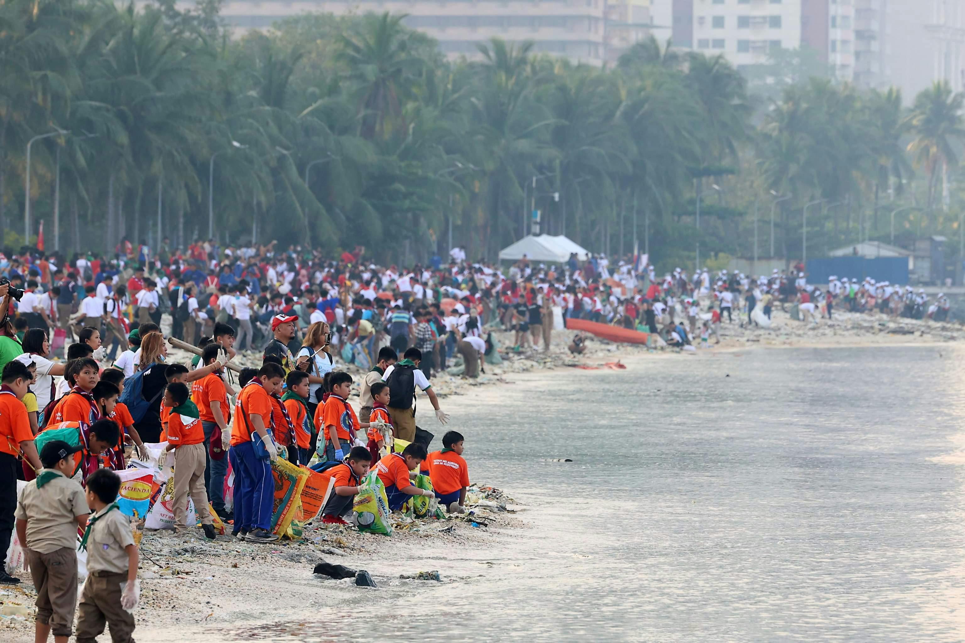 Thousands Volunteer For Coastal Cleanup