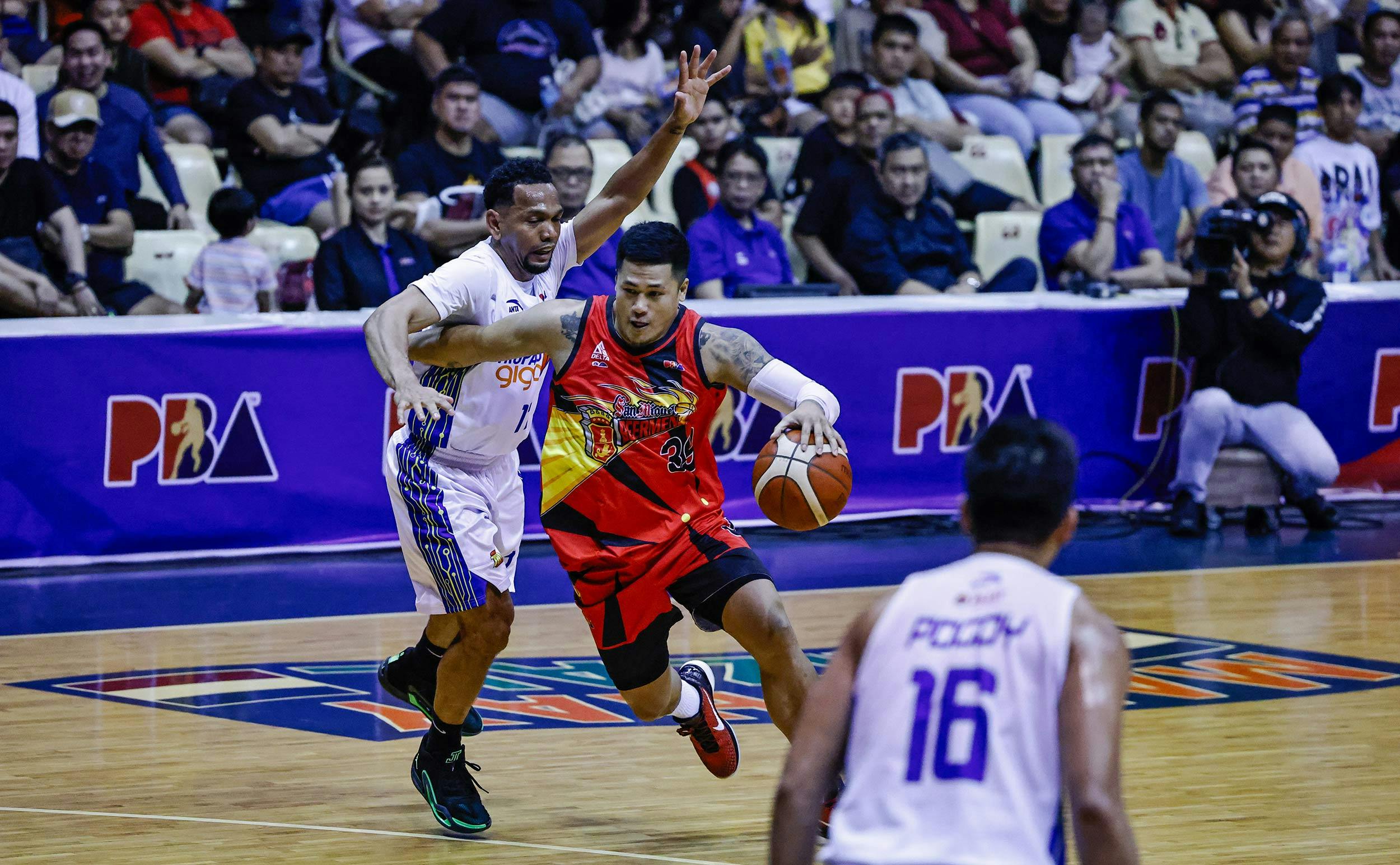 PBA: San Miguel holds off TNT for 2-0 start