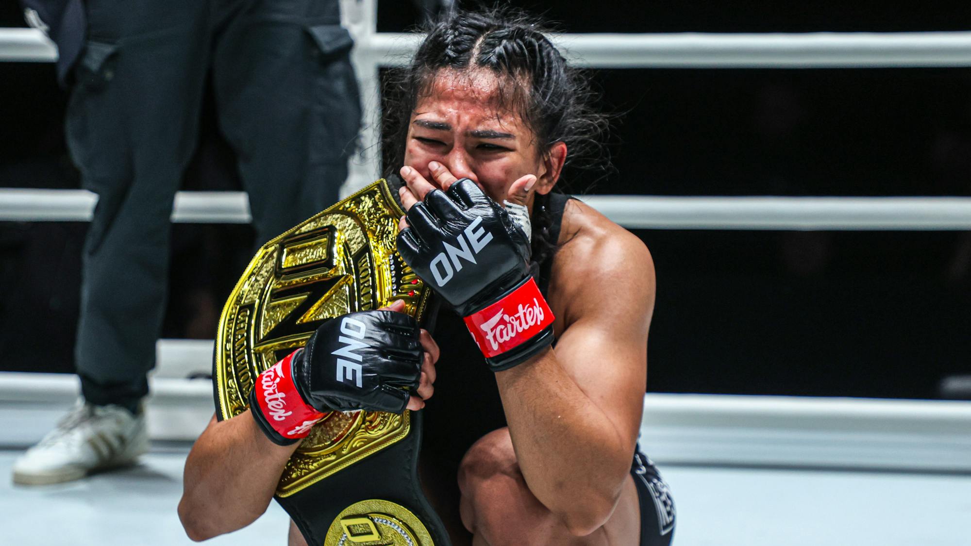 Denice Zamboanga dominates Alyona Rassohyna to claim interim ONE Atomweight belt