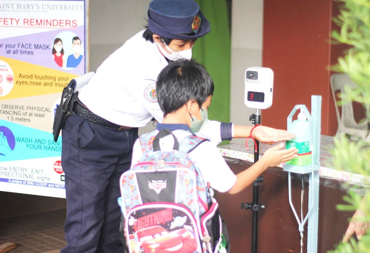 DepEd: Mandatory Wearing Of Face Masks Stays In Schools