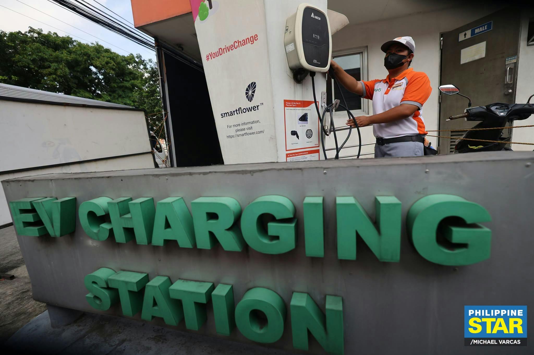 DOE To Require EV Charging Stations In Parking Lots