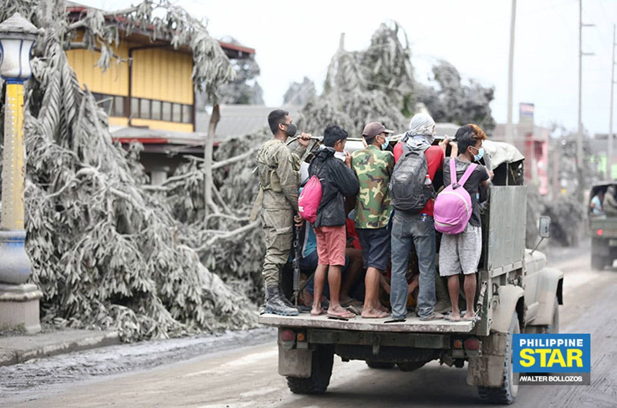 Day 2 IN PHOTOS: Thousands Flee Taal Volcano’s Fury