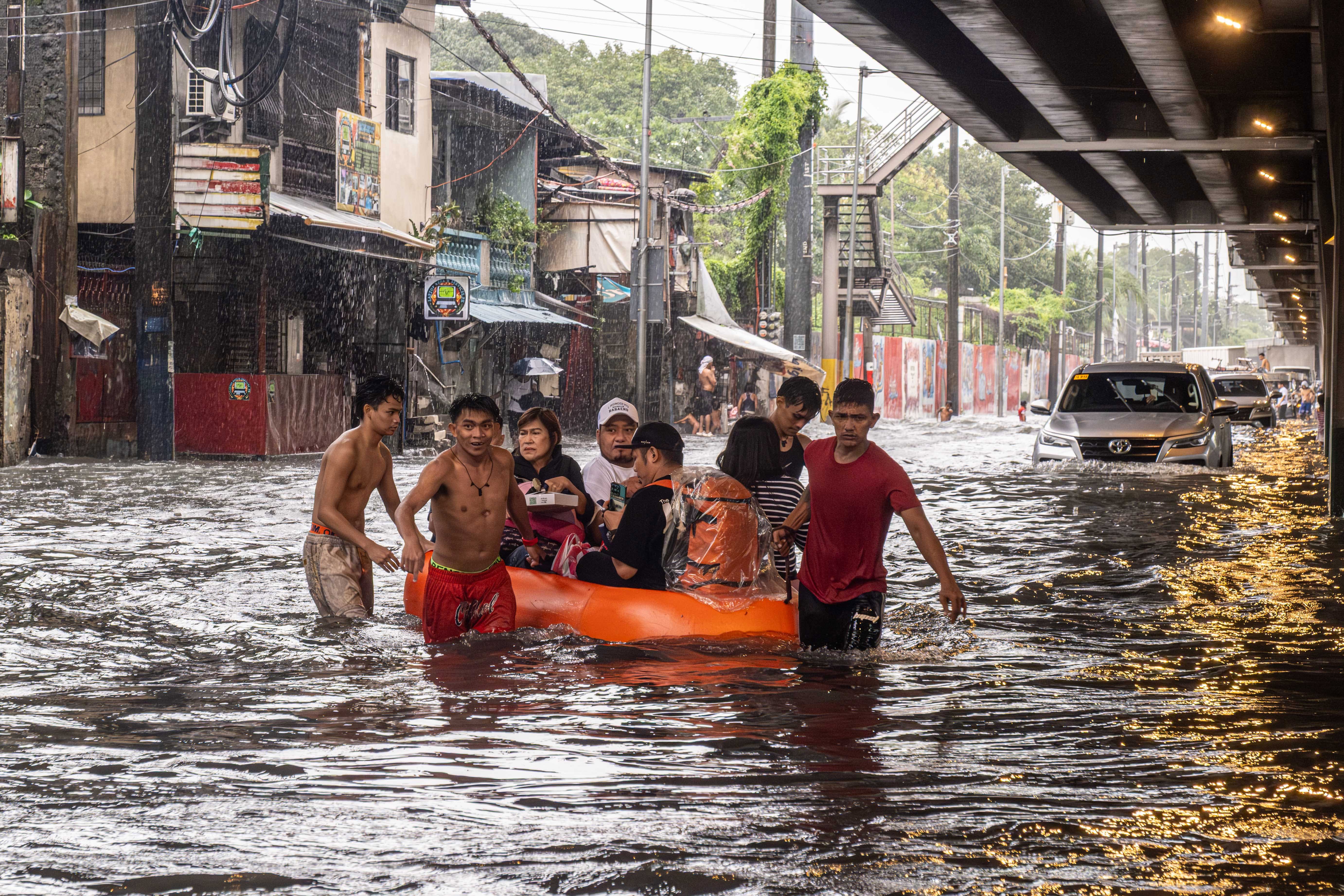 Heavy Monsoon Rains Flood Metro Manila Roads Anew; New LPA Spotted