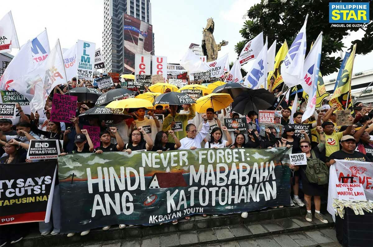 Groups Mark Martial Law With Corruption Protest