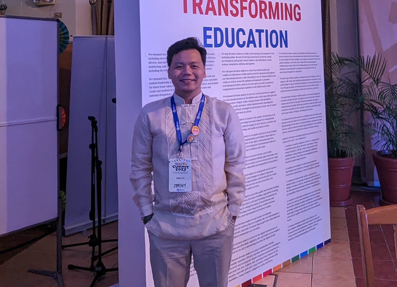 Pinoy Engineer Shares Story Behind Award-Winning ‘Keychain Microscope’ 