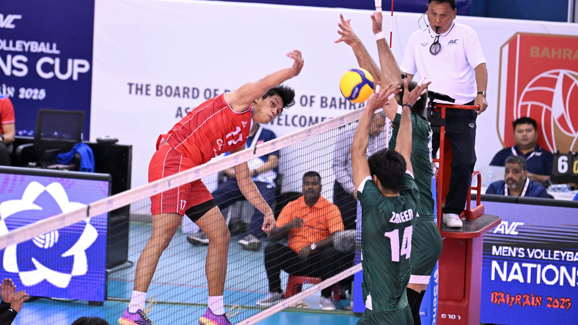 Leo Ordiales powers undermanned Alas Pilipinas, helps sweep Vietnam in SEA V.League opener