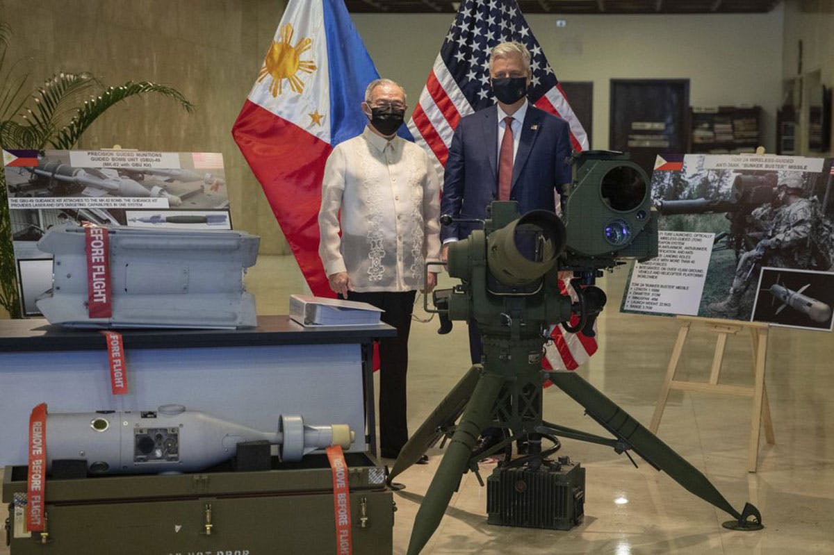 US Provides Missiles, Renews Pledge To Defend Philippines