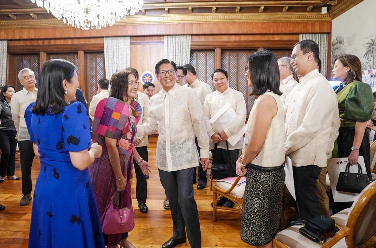 Marcos Maintains He’s  Running The Gov’t As St. Luke’s Says Medical Record Circulating On Social Media Fake