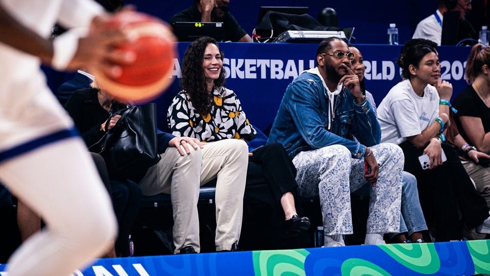 Alyssa Valdez casually chatting with NBA legend Carmelo Anthony is truly a 