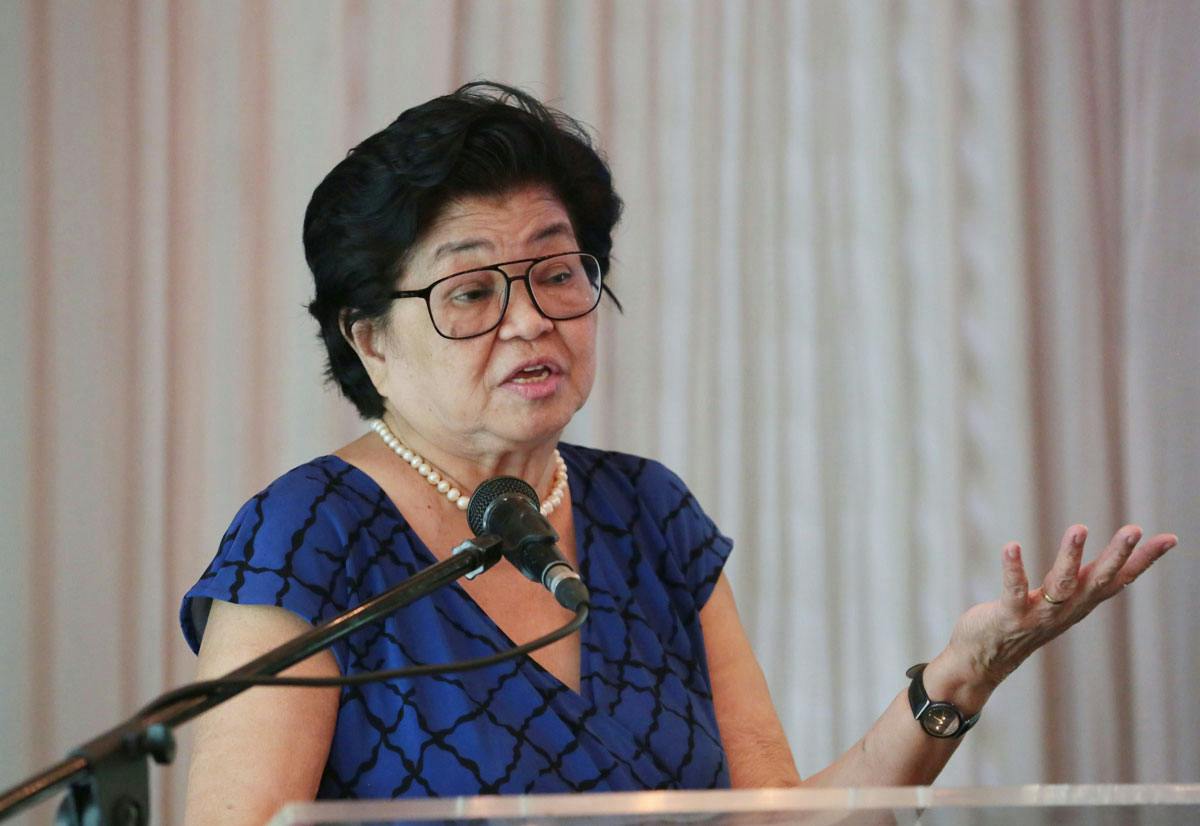 Clarita Carlos, nagpahimatngon kontra ha patigda-ay nga pitad ngan Pilipinas vs China
