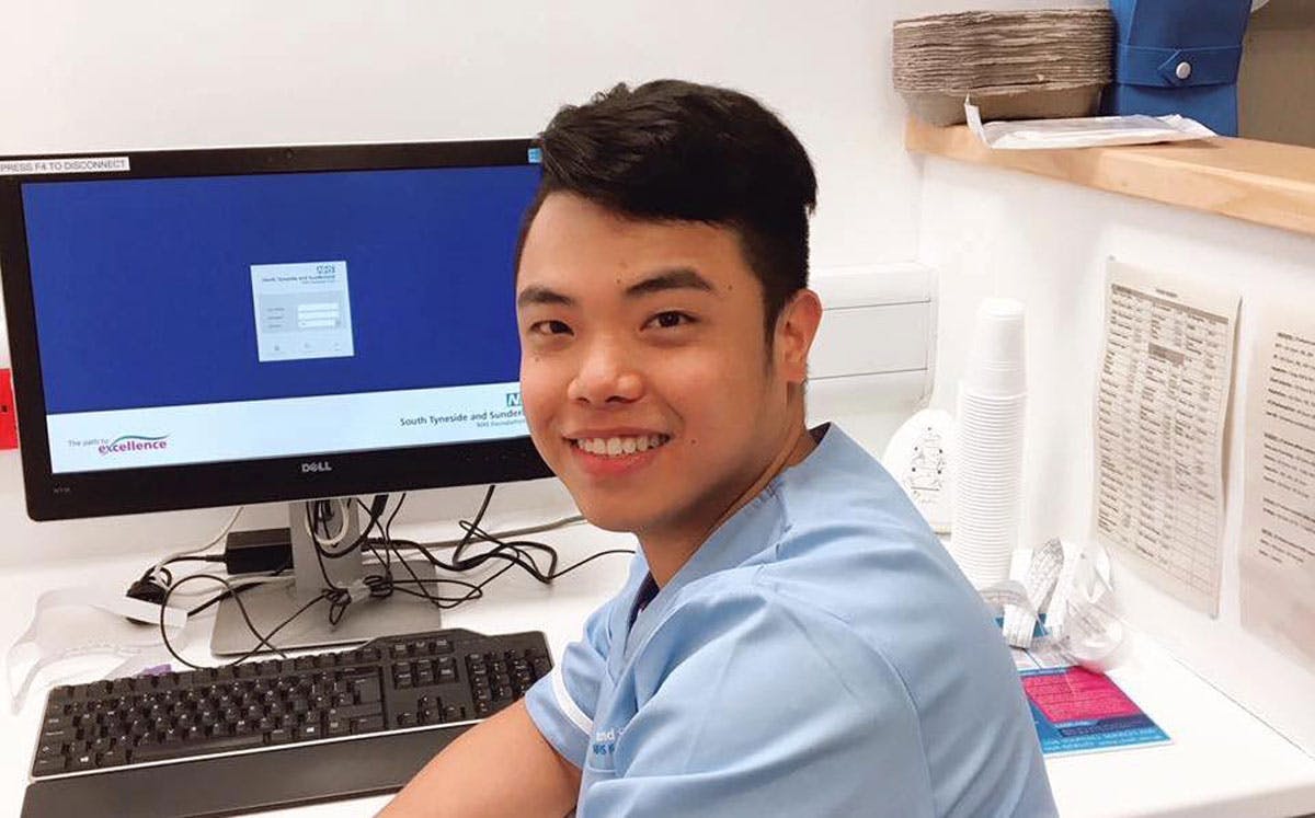 Pinoy Nurse-Vlogger In UK Thankful He Received AstraZeneca Vaccine Before Contracting COVID-19