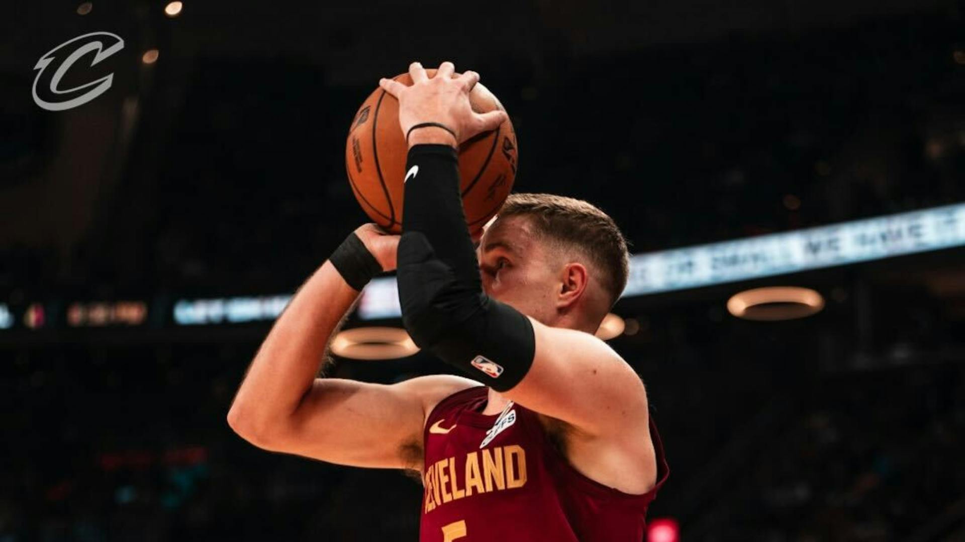 Cavaliers stay hot with 20 triples to blast Pelicans