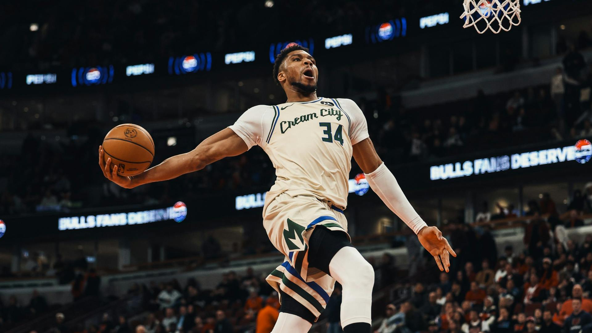 Giannis returns as Bucks take down Bulls