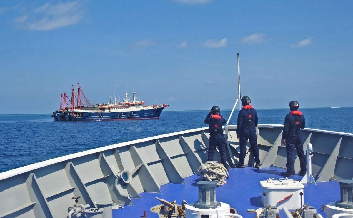 PCG Drives Away 7 Chinese Vessels Off Palawan; Filipino Fishermen Told To Ignore Beijing Fishing Ban