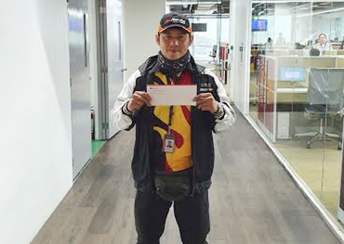 Pizza Delivery Guy Goes Viral, Gets P10,000 Cash Award