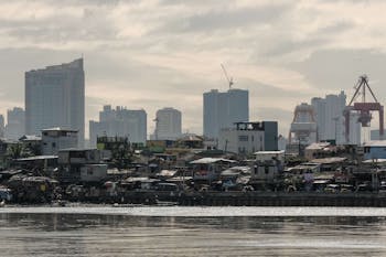  49% Of Filipinos See Their Families As Poor – SWS