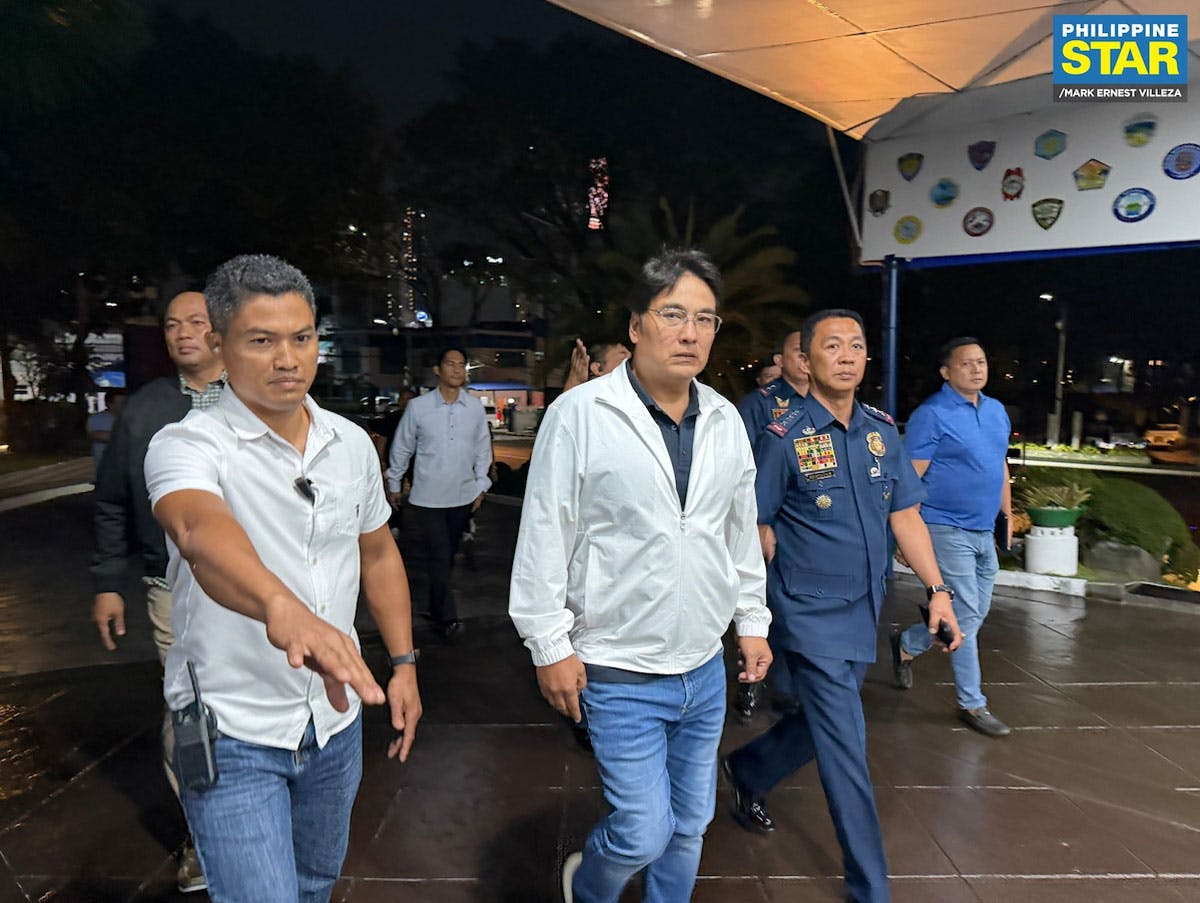 Revilla Surrenders At Camp Crame | OneNews.PH