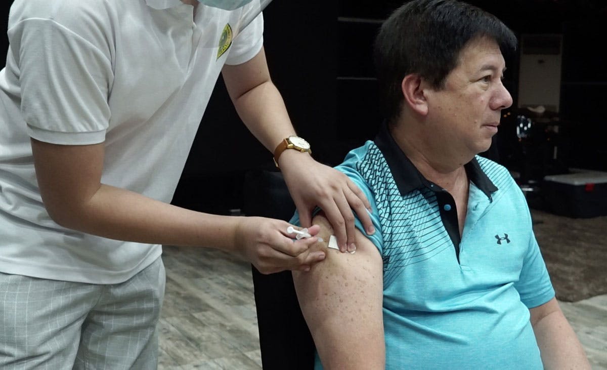 Mayors, Actor Under Fire For Allegedly Jumping Vaccination Line; Romualdez Apologizes But…
