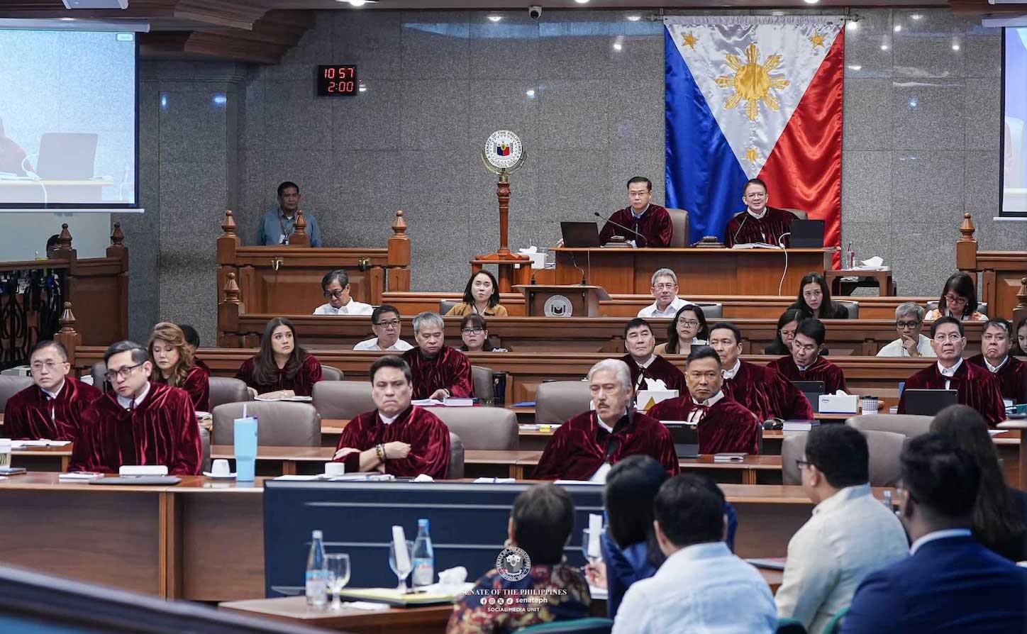 PANOORIN: Mga Senador, Seryoso Ba Ang Pakikinig Bilang Judges Sa Impeachment Trial?