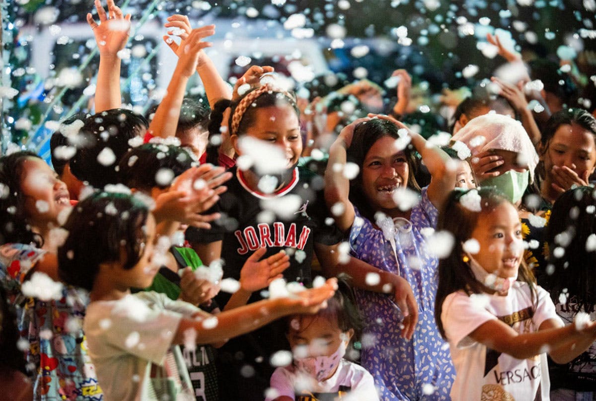 Poll: 8 In 10 Filipinos Happy, Satisfied With Life