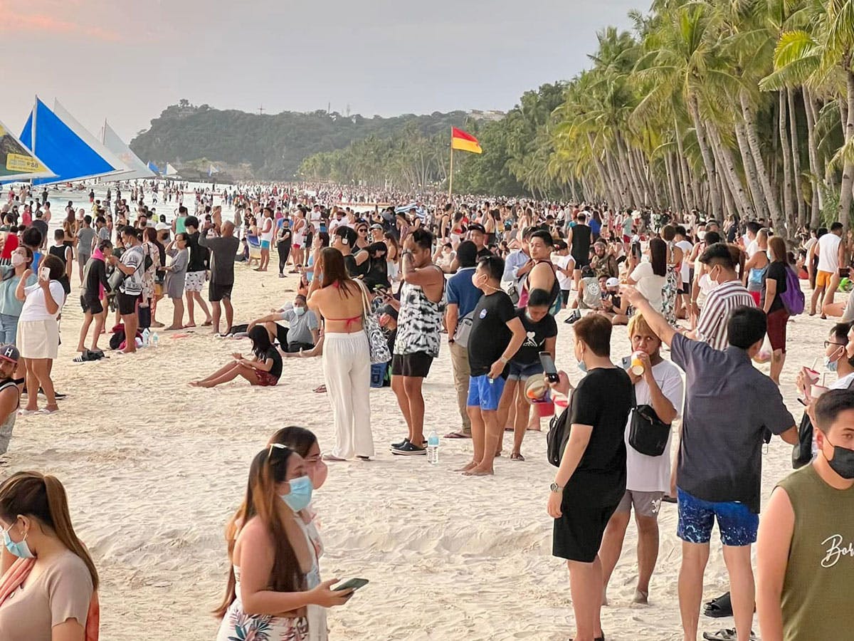 DOT Chief: LGU To Receive Warning Over Boracay Crowds