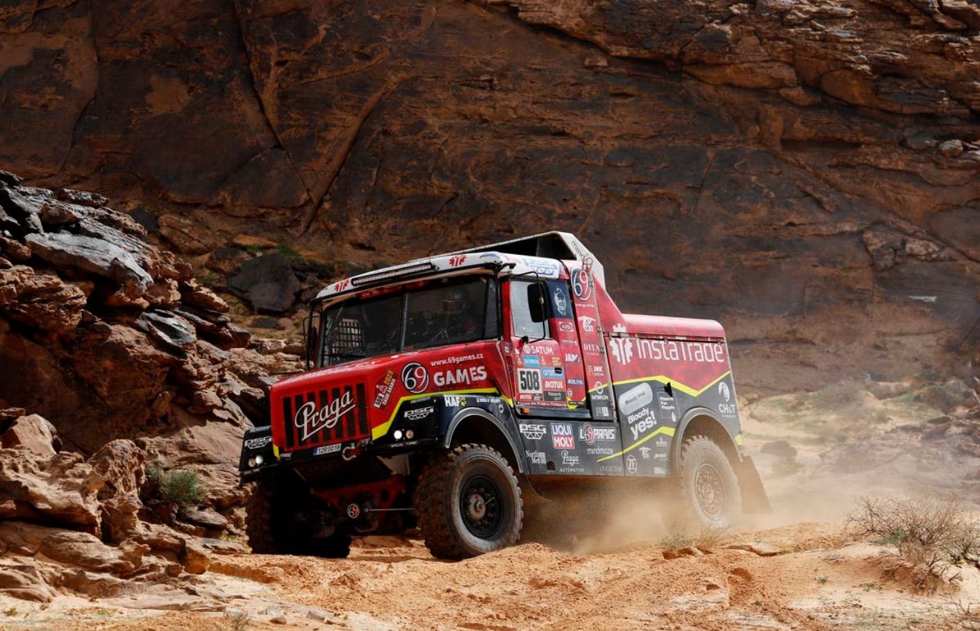 Spectator dies after accidental hit, driver withdraws from race