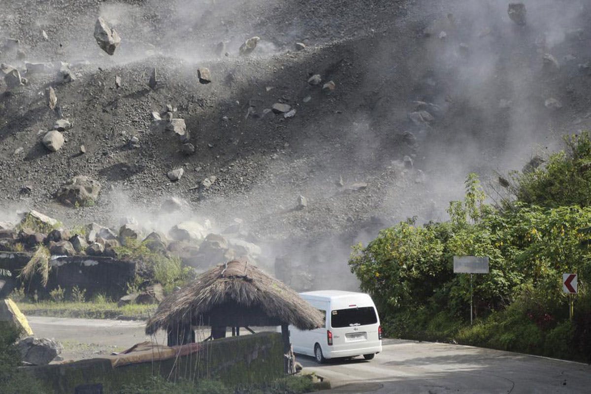 After Hearing Thunder-Like Thuds, Photojournalist Saw An Avalanche Of Boulders As Big As Cars Raining Down From A Mountain