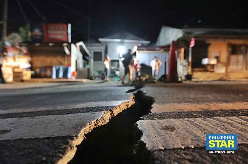 Day 4 IN PHOTOS: Large Cracks After 466 Quakes; Faster Mass Evacuation Pushed Over ‘Base Surge’