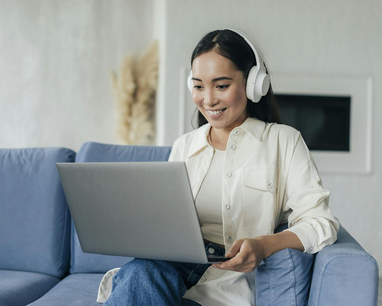 Eliminate Ambient Sounds Of Barking Dogs And Loud Videoke Sessions With These Noise-Canceling Headphones