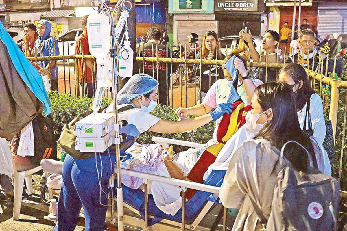 Magnitude 7.4 Quake Rocks Surigao Del Sur; 1 Dead