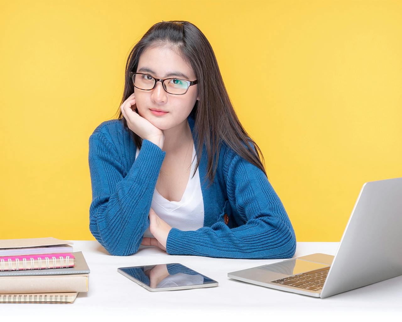 Why You Need Blue Light-blocking Eyeglasses If You’re Working From Home