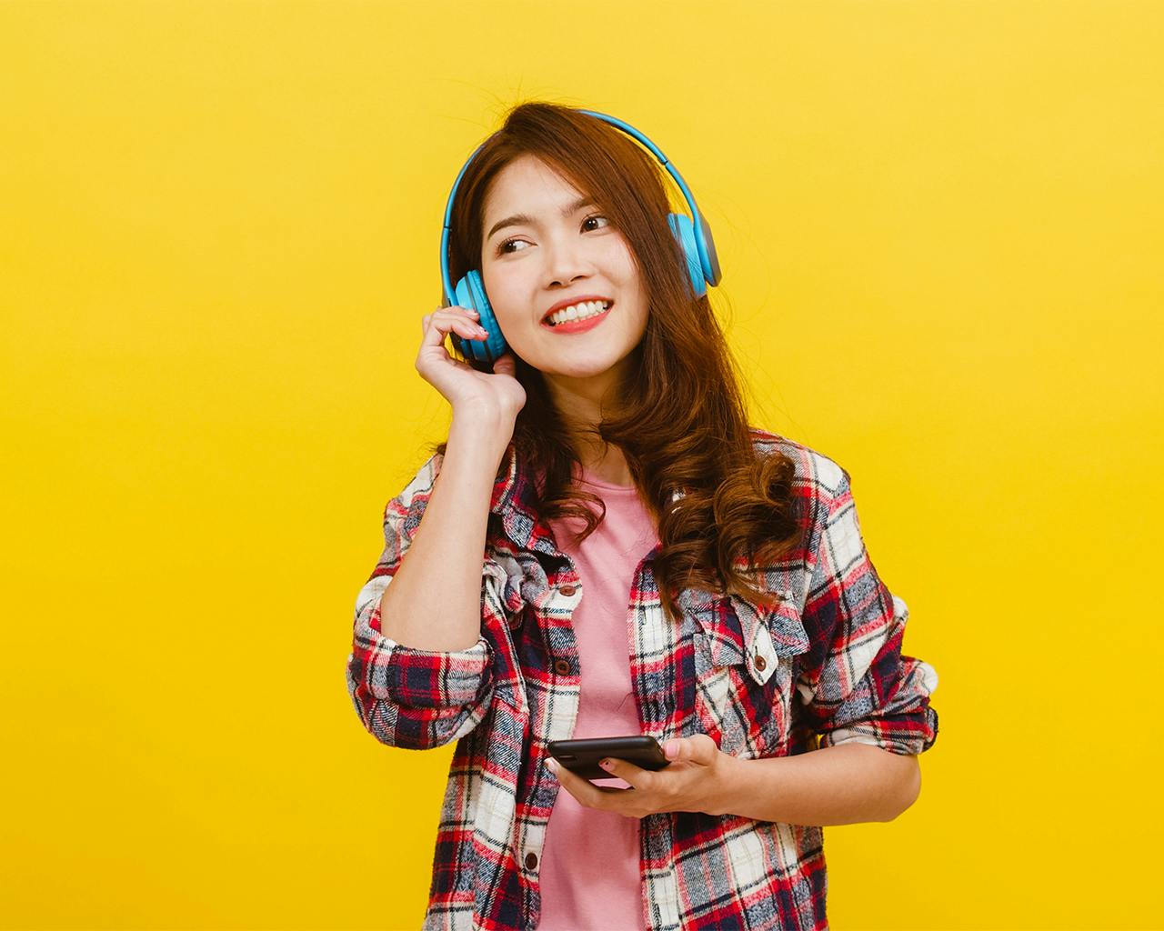 5 Karaoke Phone Apps That Let You Perform Duets With Friends
