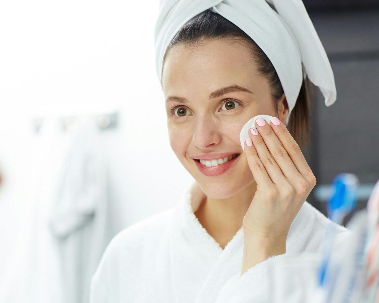 Wipes, Cleansing Oil, Micellar Water: Which Type Of Makeup Remover Should You Use?