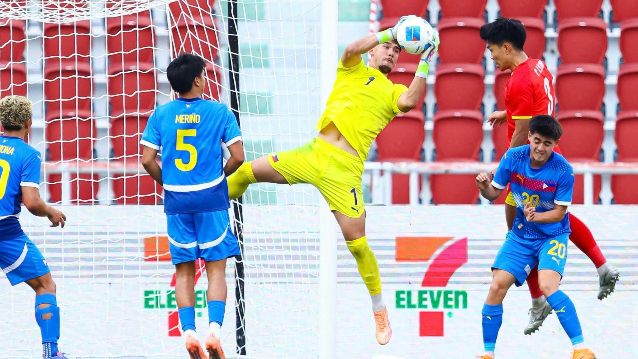 SEA Games: Philippines fade late vs Vietnam in men