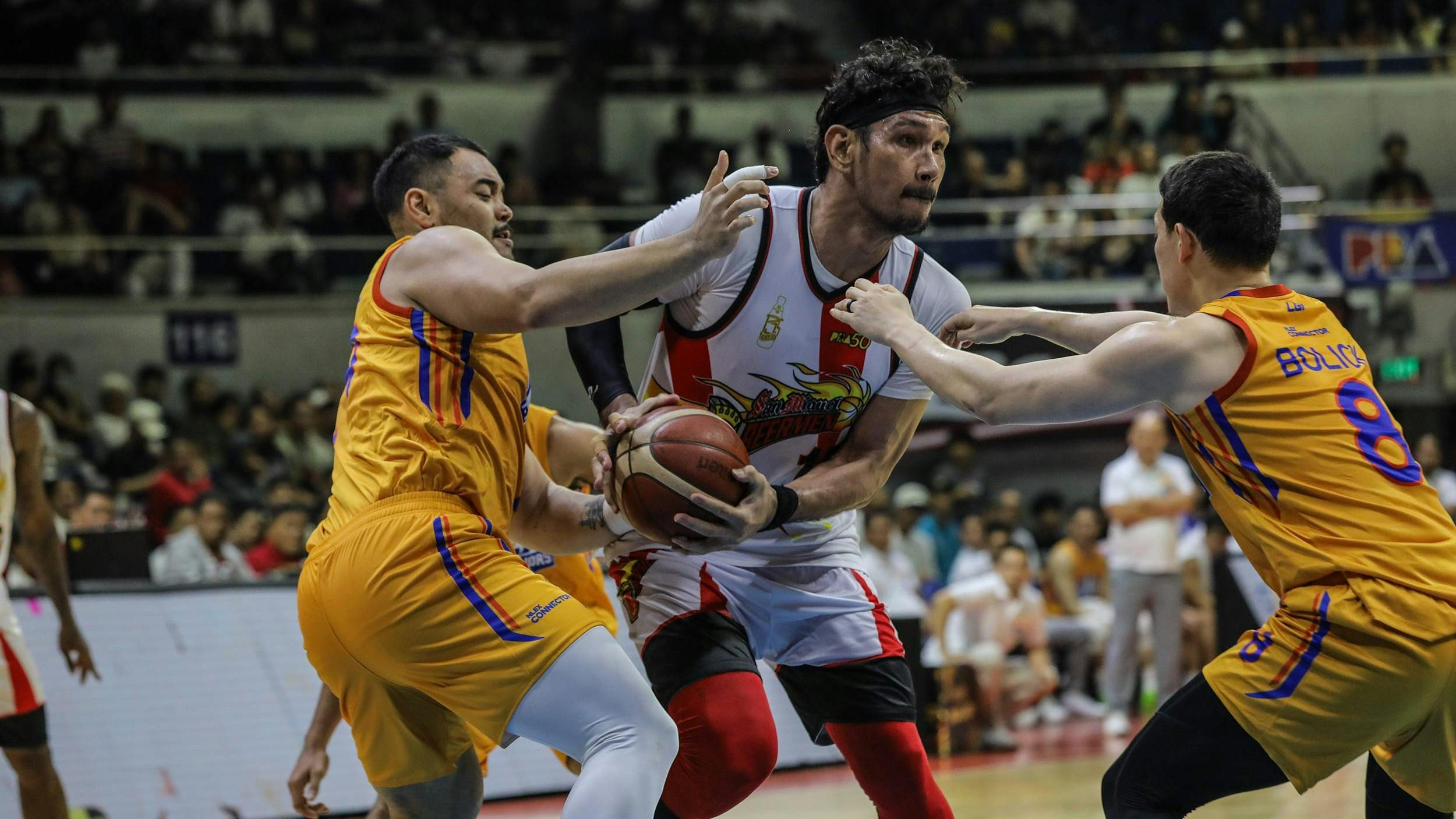 PBA: San Miguel flexes experience over NLEX in semis-clinching win