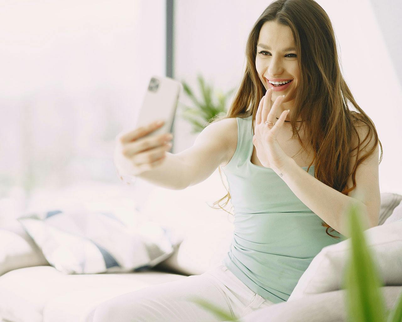 How To Look Your Best On Zoom: Quick Makeup Routines By Your Favorite Celebs
